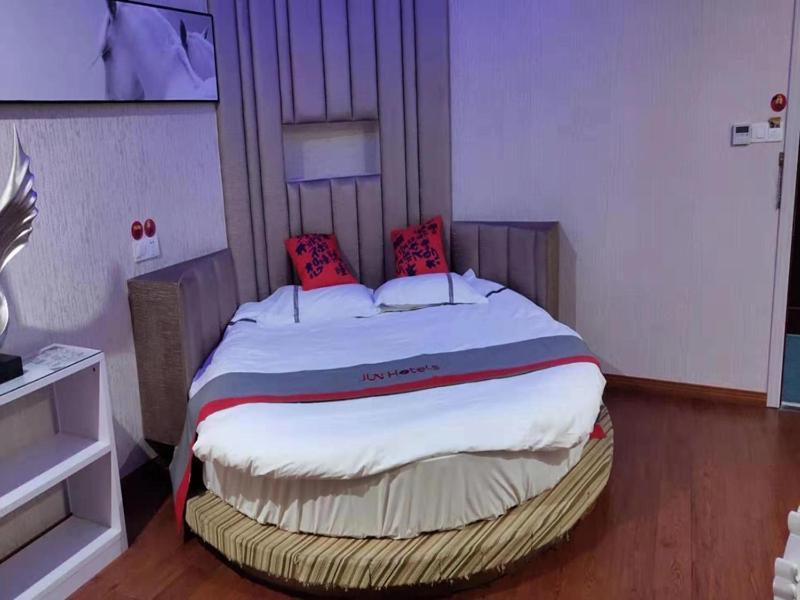 Jun Chongming Xuegong Road Meizhou Road Hotel Shanghai