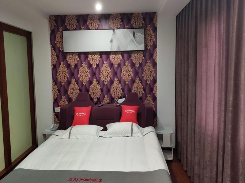 Jun Chongming Xuegong Road Meizhou Road Shanghai